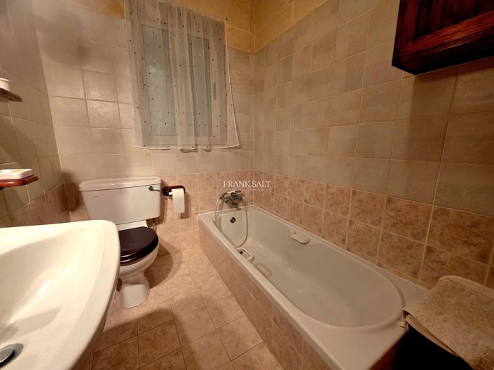 Image No.9-2 Bed Property for sale