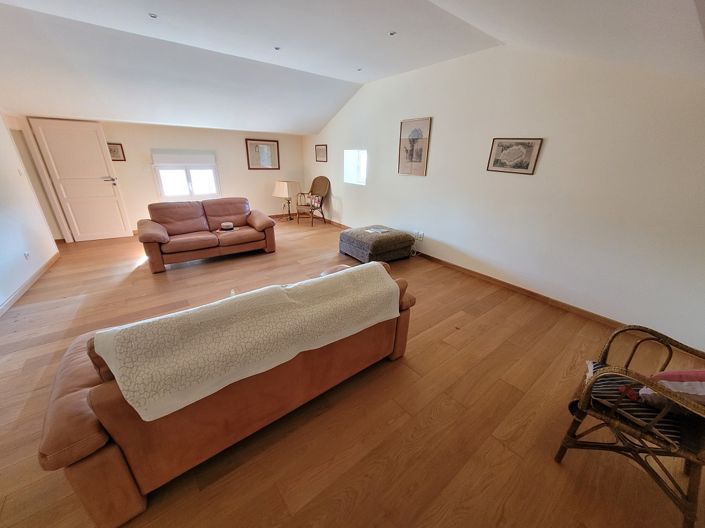 Image No.19-5 Bed Property for sale