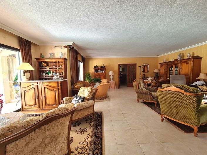 Image No.11-4 Bed Property for sale