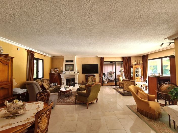 Image No.9-4 Bed Property for sale