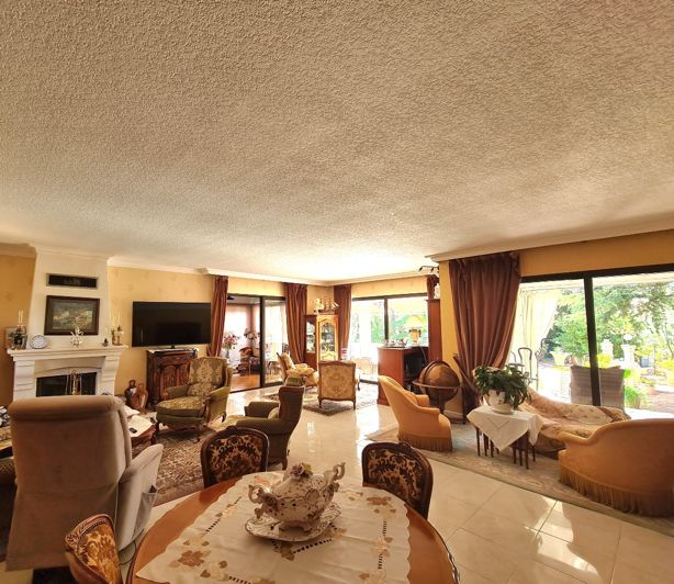 Image No.14-4 Bed Property for sale