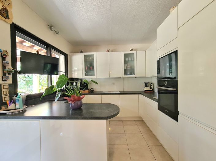 Image No.16-4 Bed Property for sale