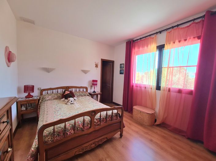 Image No.22-4 Bed Property for sale