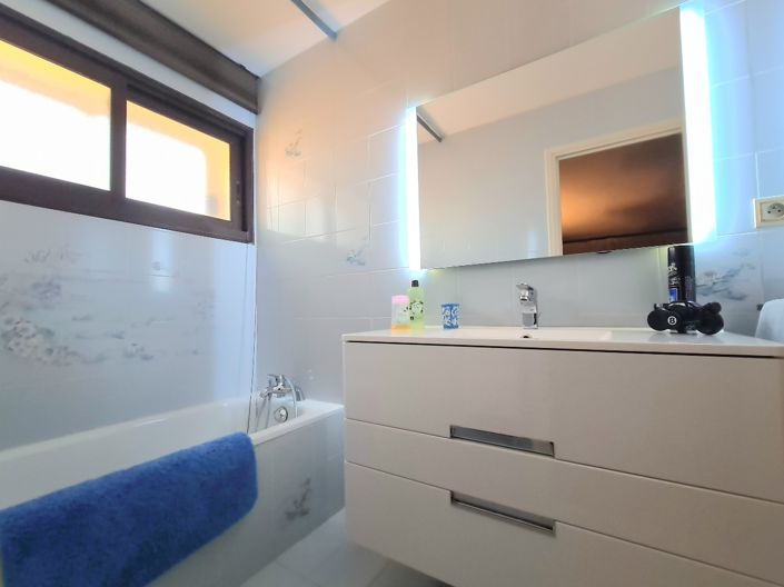 Image No.24-4 Bed Property for sale