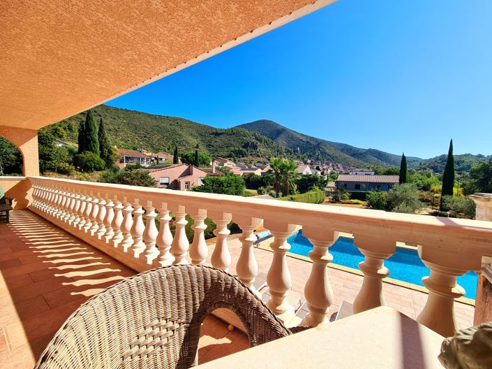 Image No.9-7 Bed Property for sale