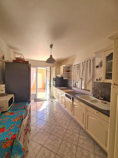 Image No.15-7 Bed Property for sale