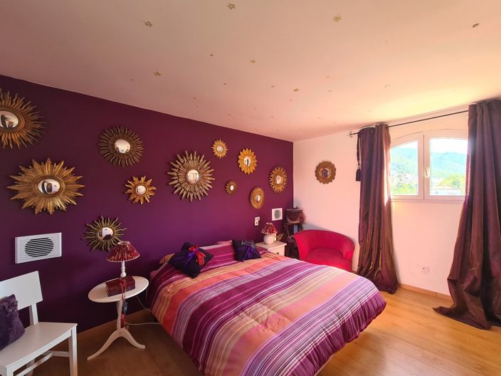 Image No.22-7 Bed Property for sale