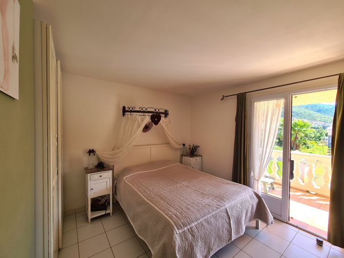 Image No.20-7 Bed Property for sale
