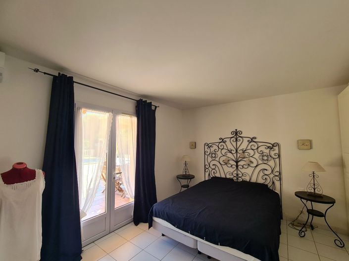 Image No.19-7 Bed Property for sale