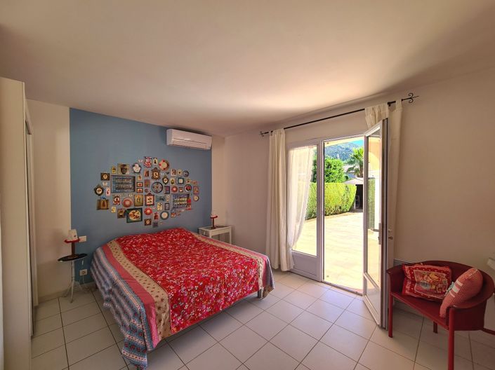 Image No.28-7 Bed Property for sale