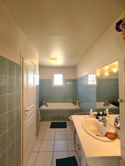 Image No.25-7 Bed Property for sale