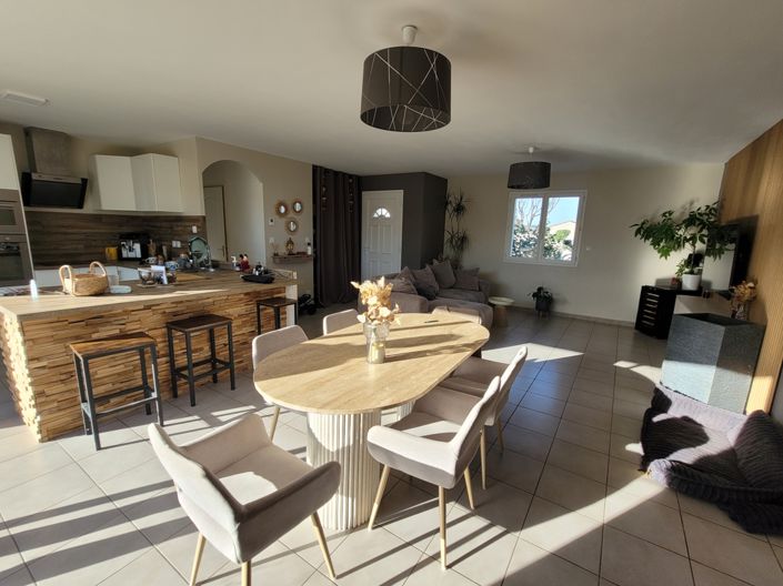 Image No.5-5 Bed Property for sale