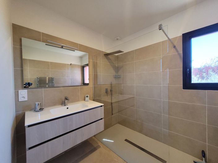 Image No.13-2 Bed Commercial for sale