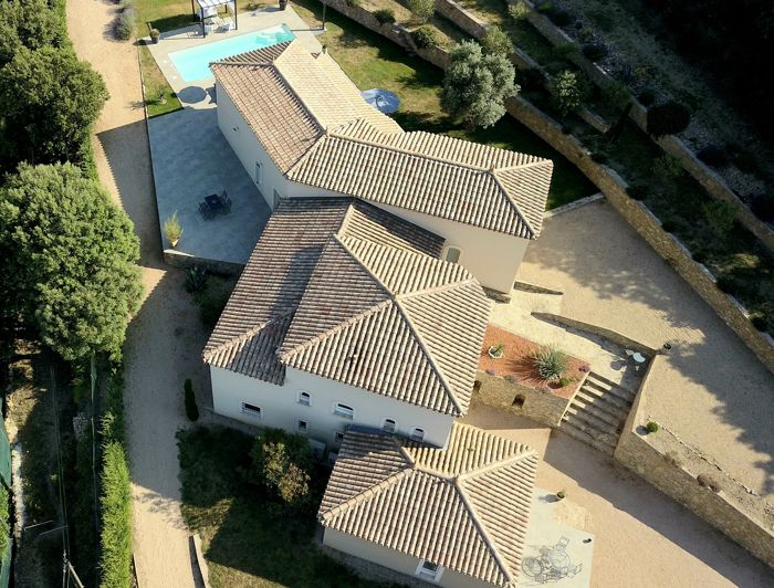 Image No.2-4 Bed Property for sale