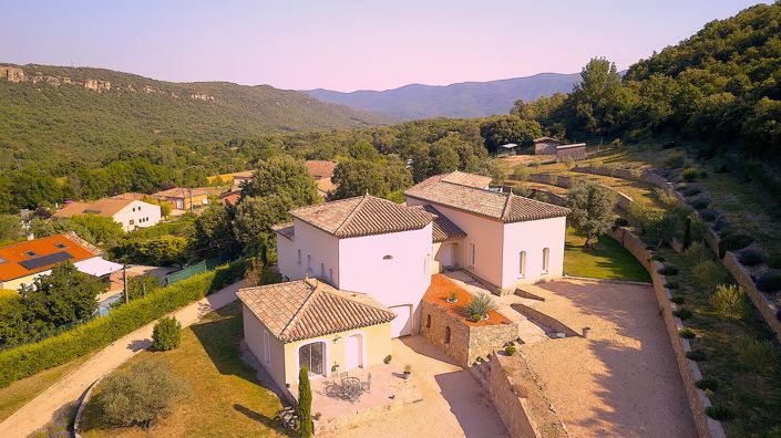 Image No.4-4 Bed Property for sale