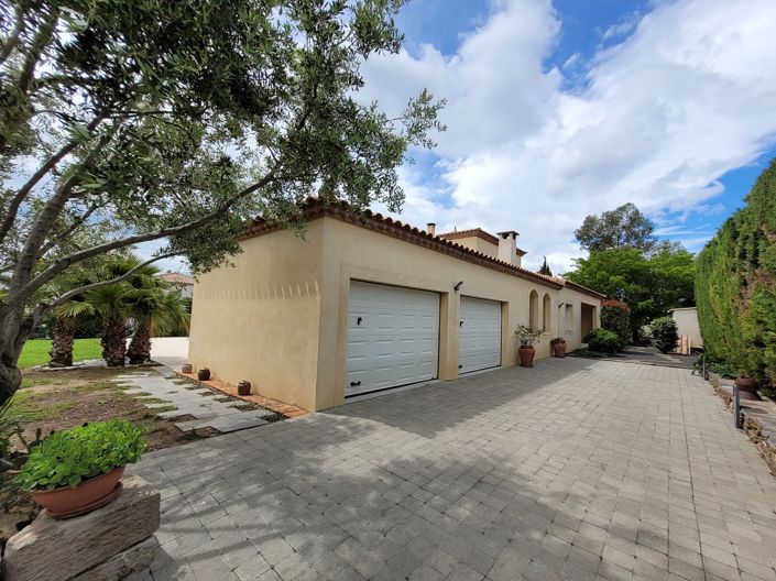 Image No.4-4 Bed Property for sale