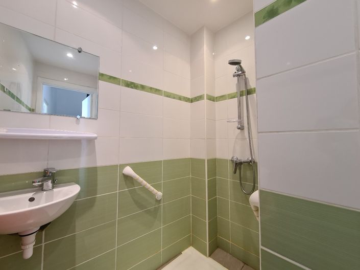 Image No.17-5 Bed House for sale