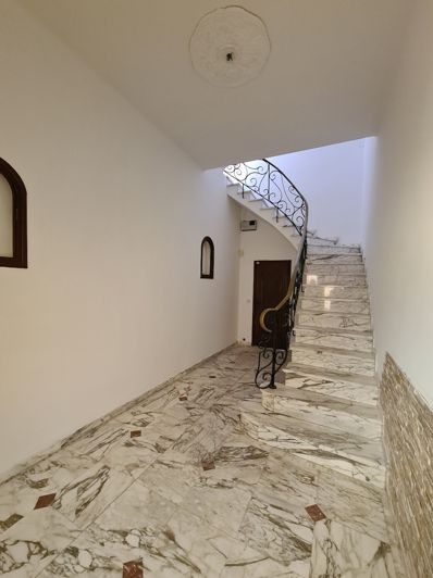 Image No.7-5 Bed House for sale