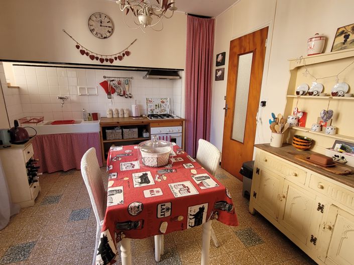 Image No.6-3 Bed House for sale