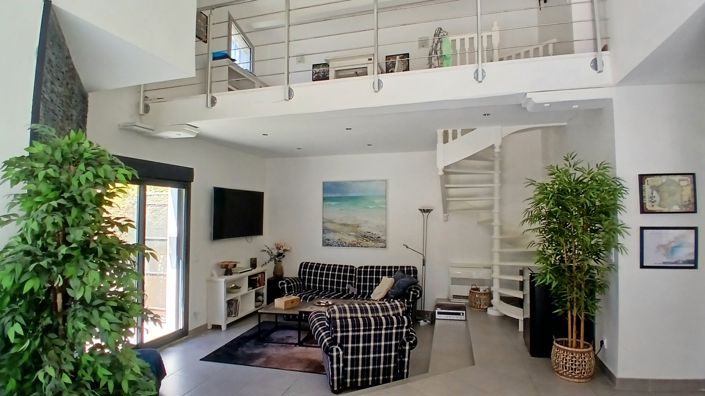 Image No.11-5 Bed Property for sale