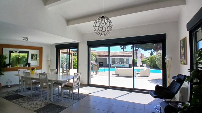Image No.12-5 Bed Property for sale