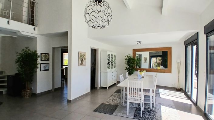 Image No.13-5 Bed Property for sale