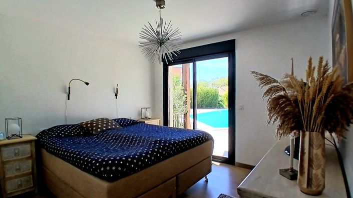 Image No.17-5 Bed Property for sale
