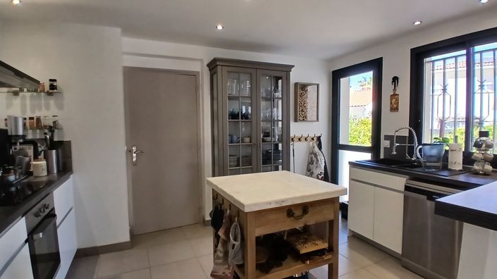 Image No.23-5 Bed Property for sale