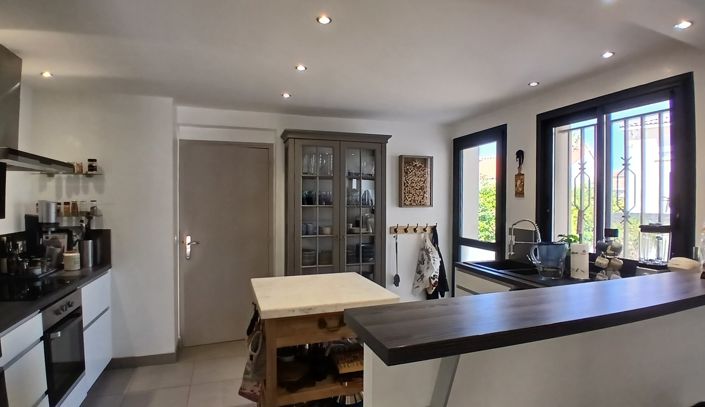 Image No.24-5 Bed Property for sale