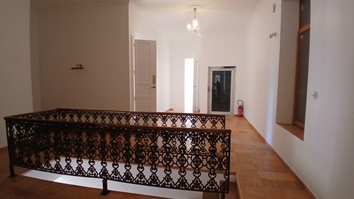 Image No.41-9 Bed Property for sale