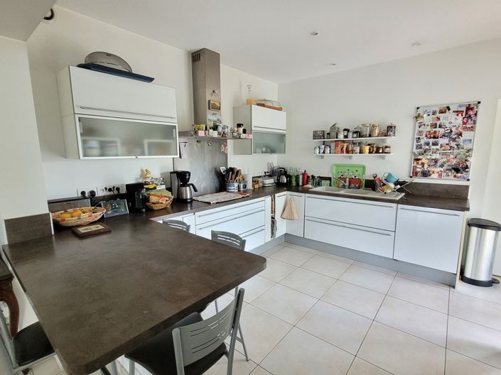 Image No.10-4 Bed Property for sale