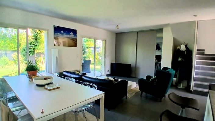 Image No.11-3 Bed Property for sale