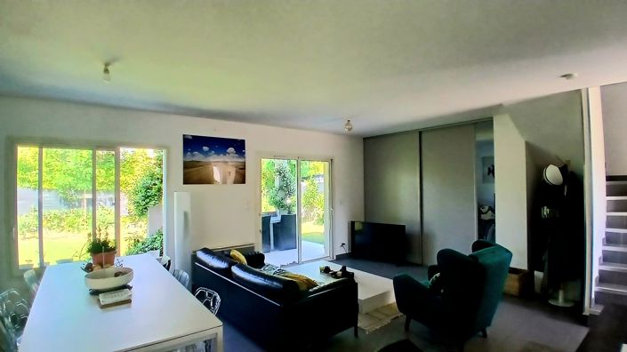 Image No.12-3 Bed Property for sale