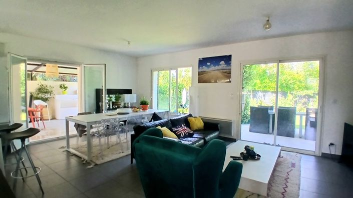 Image No.17-3 Bed Property for sale