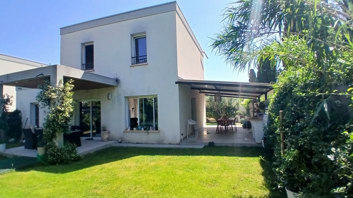 Image No.5-3 Bed Property for sale