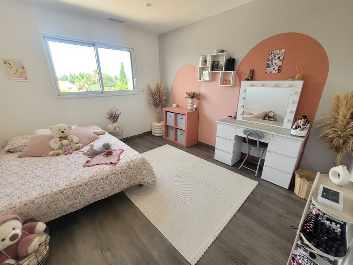 Image No.17-5 Bed Property for sale