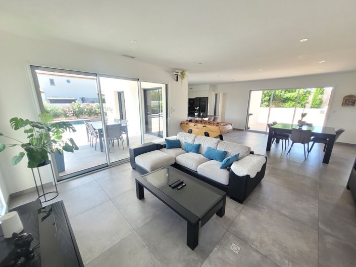 Image No.7-5 Bed Property for sale