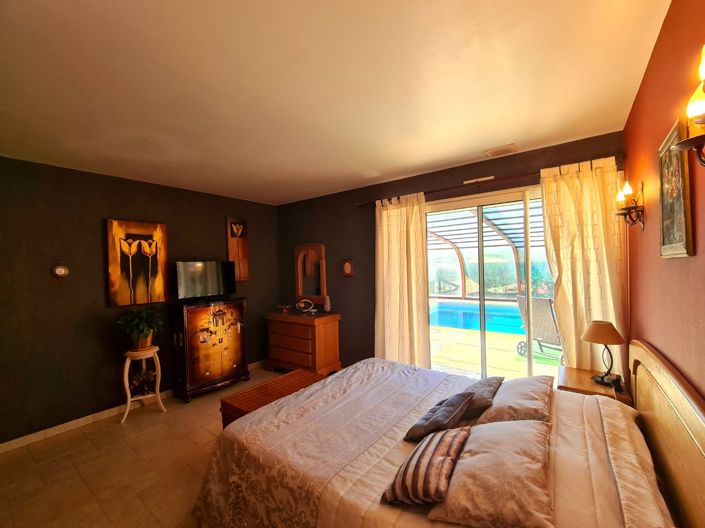 Image No.19-4 Bed Property for sale