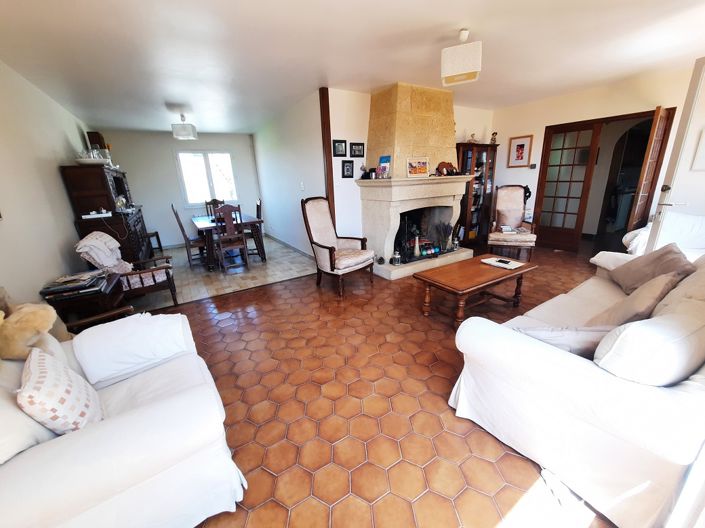 Image No.12-5 Bed Property for sale