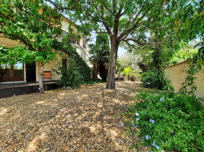 Image No.2-5 Bed Property for sale