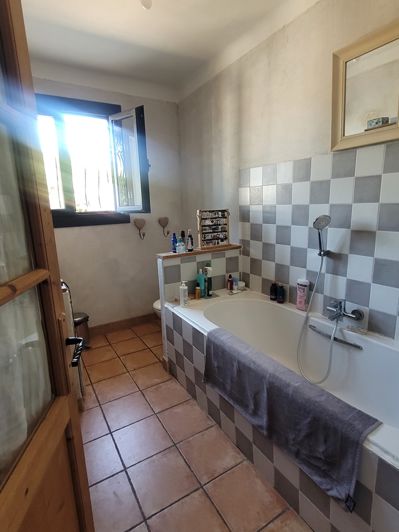Image No.17-4 Bed Property for sale