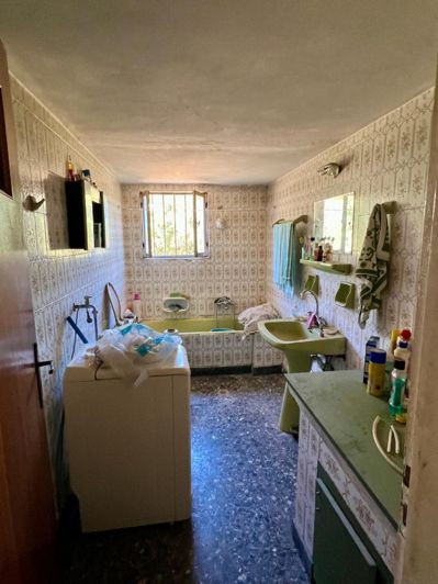Image No.13-2 Bed House for sale