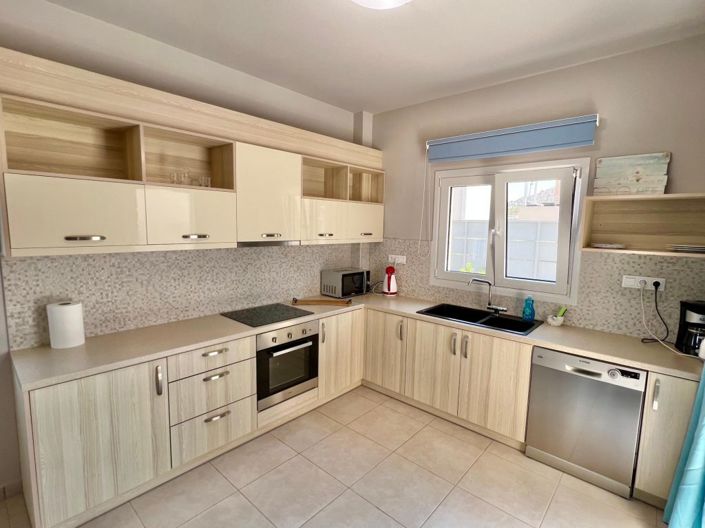 Image No.5-2 Bed House for sale