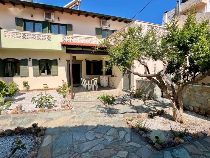 Town house with garden and terrace in central and quiet location of Neapoli