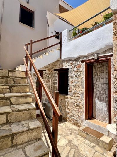 Image No.10-3 Bed House for sale