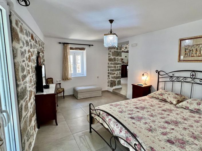 Image No.10-2 Bed House for sale