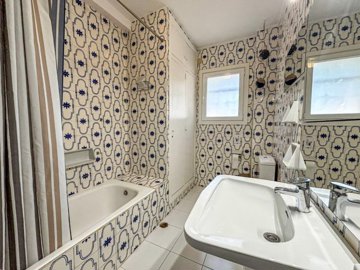 rustic-detached-house-for-sale-walking-distan