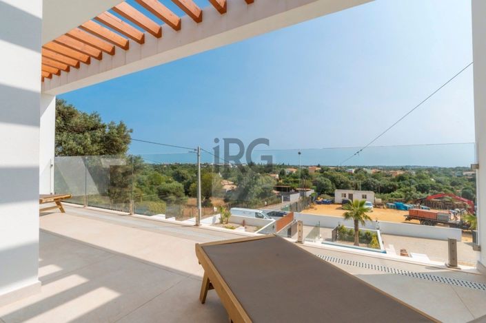 Image No.19-4 Bed Townhouse for sale