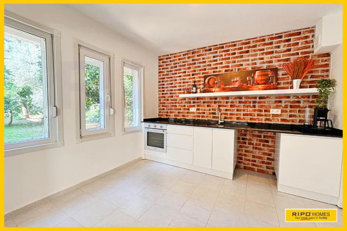 Image No.12-4 Bed Semi-Detached for sale