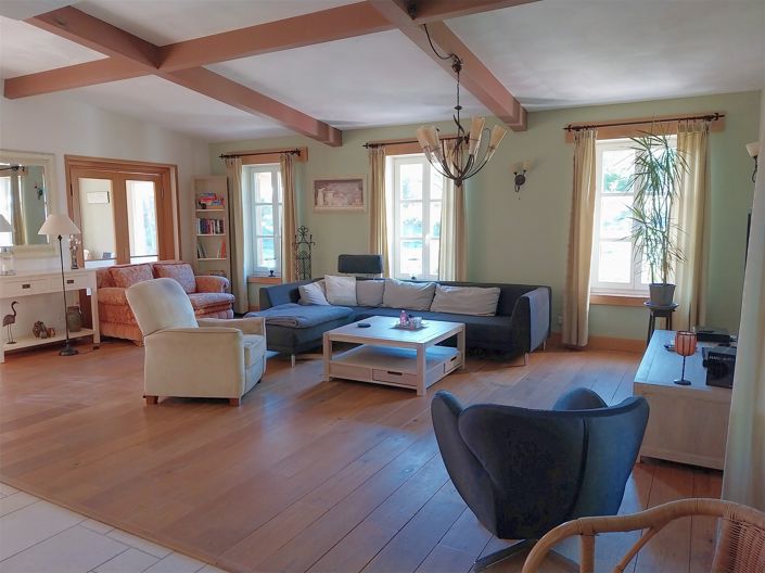 Image No.8-5 Bed House for sale